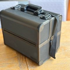 Inglot Pro Aluminium Makeup Train Case : Multi-Tier Storage