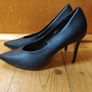 New Look black V throat court heels Image 3