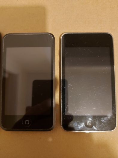 4 Apple Ipods for parts or repair, 2 Activation Locked (Ipod Touch 5 32GB) and 2 not powering on (Ipod 1 & 2)