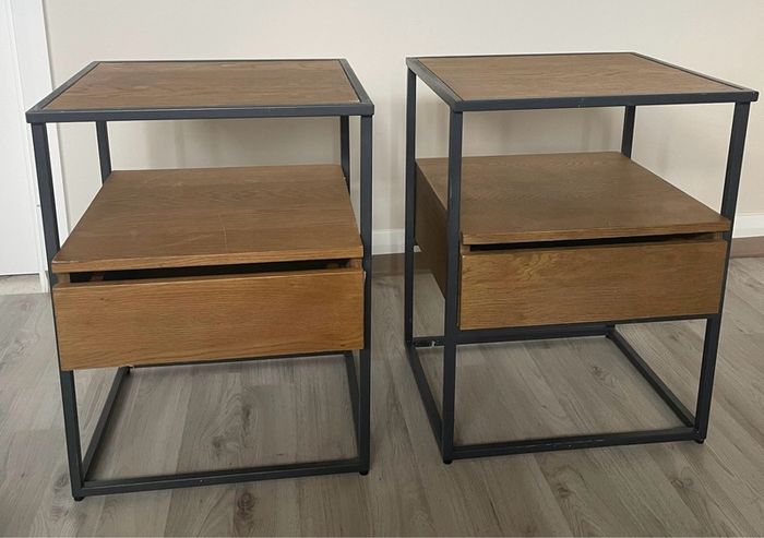 Oak wood bedside table In great condition.