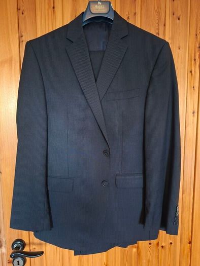 Calvin Kleik dark navy suit