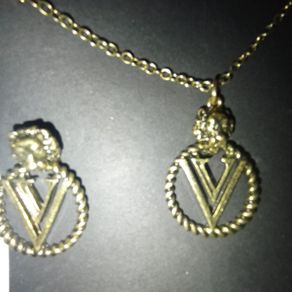 Gold lions head jewellery set
