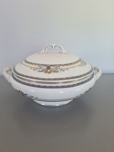 Covered Serving Dish