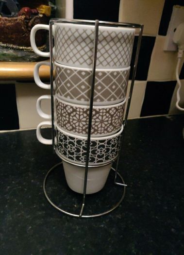 cups in stand