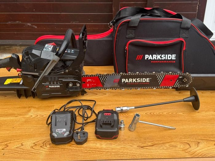 electric chainsaw