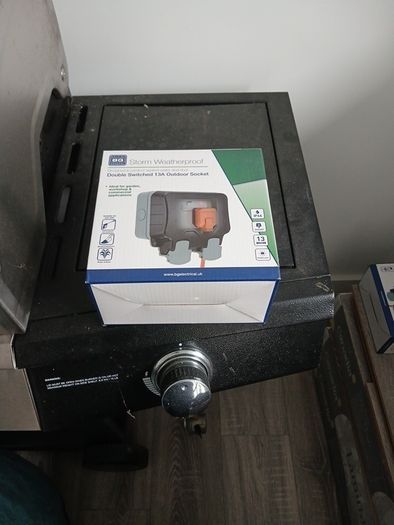 2 outdoors double socket
