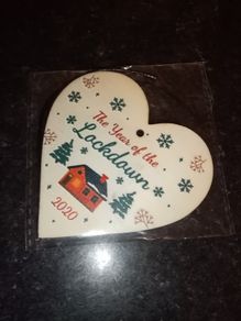 Bnwt wooden heart lockdown