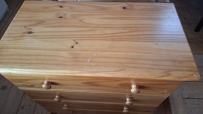 chest of drawers