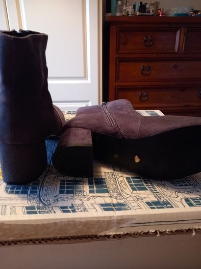 Oasis ankle boots, colour grey, size 6