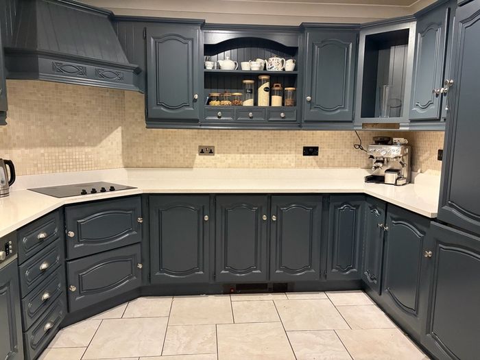 Kitchen with Quartz worktop and Appliances