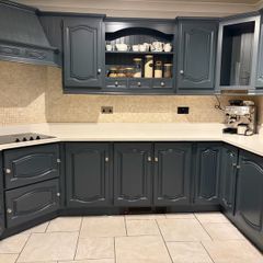 Kitchen with Quartz worktop and Appliances