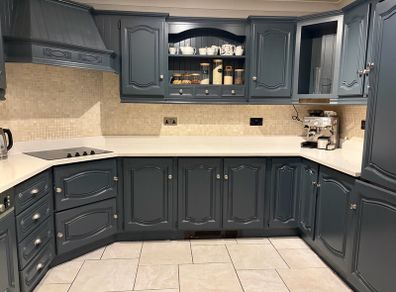 Kitchen with Quartz worktop and Appliances