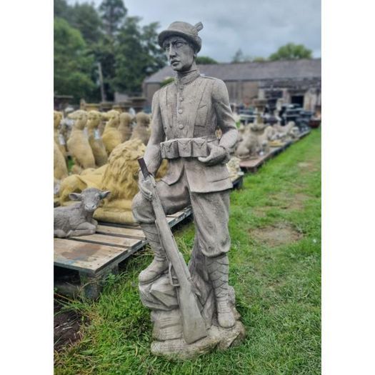 Hunter Statue GL LS064