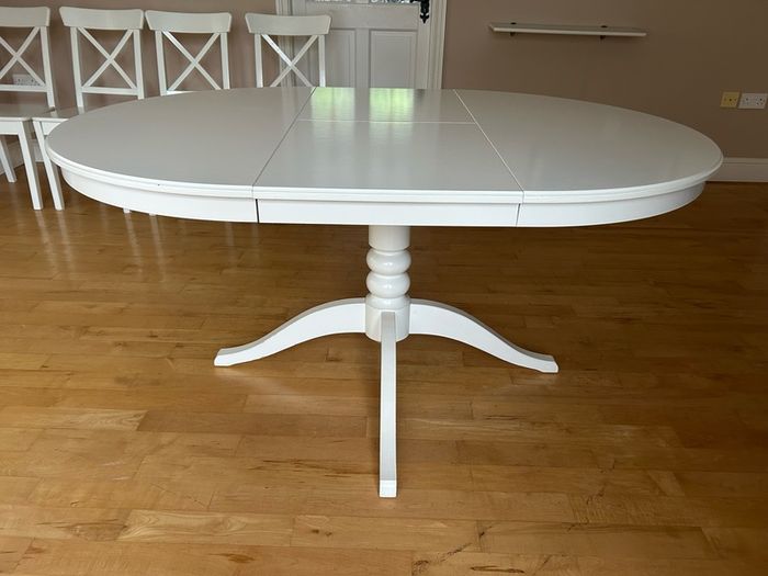 Extendable Table & Chairs