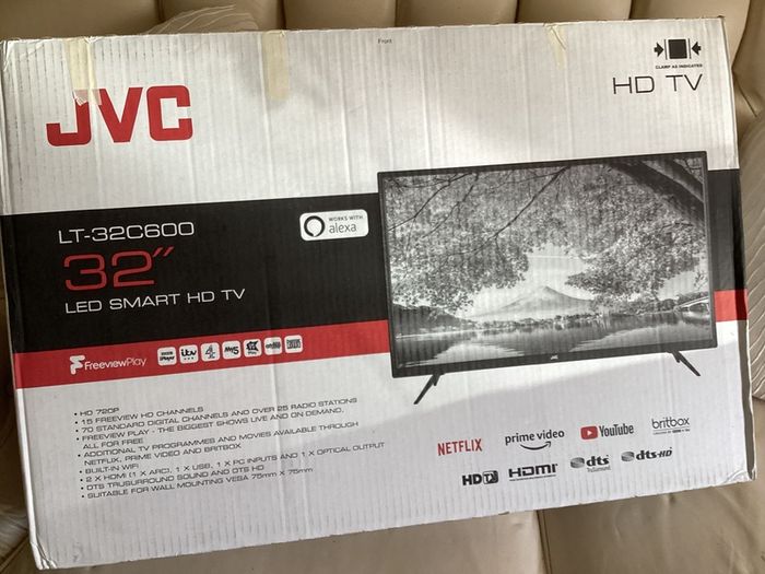JVC 32 inch LED SMART Television with USB, 2 HDMI, PC Connection port, WIFI connectivity, etc (Boxed / Like New)