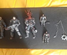 Assorted Gears of war action figures