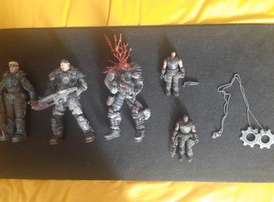 Assorted Gears of war action figures
