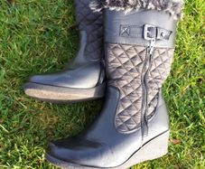 Black long boots UK4