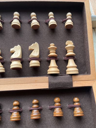 Gokl quality Wooden box Chess Set as New