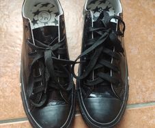 Converse x Miley Cyrus Chuck Taylor All Star Low Patent Stars Black  UK 6
