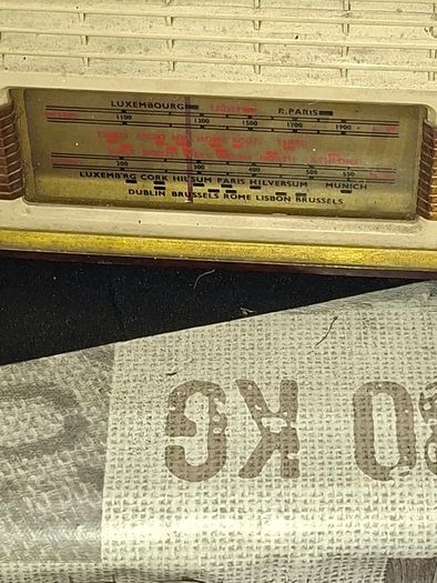 1940s Bakelite Pye Radio from Cambridge, England, Powered on no sound just static, maybe need aerial, Postage Available or collection,