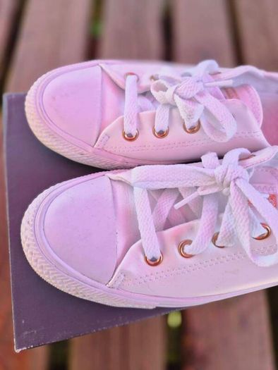 Converse Leather All Stars - Size 5 UK , 39 EU