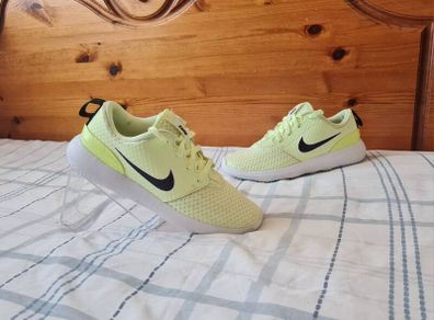2021 nike roshe G golf shoes ladies Size 3.5 eu 36 yellow in excellent condition
