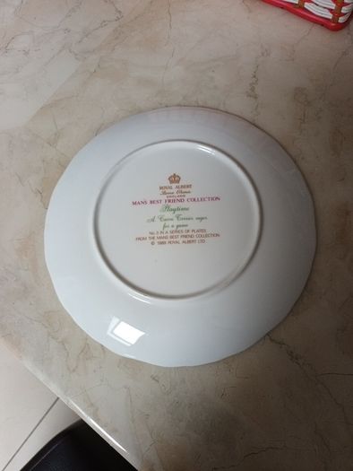 Royal  Albert - Man's Best Friend Collection  Plate - "Playtime"
