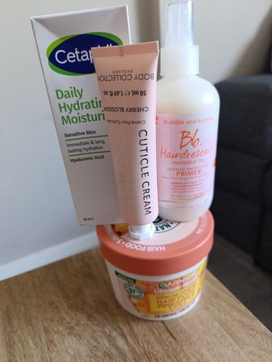 Cosmetics bundle