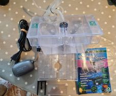Spawning box with pump