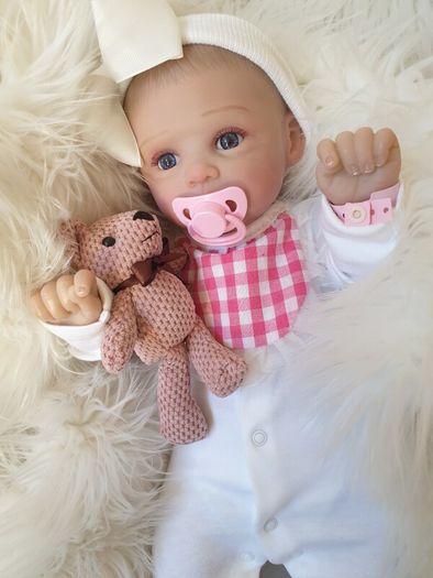 Reborns By Laura.  Introducing Newborn Baby Lacey.  5lbs In Weight.  Reborn Doll. Welcome To View