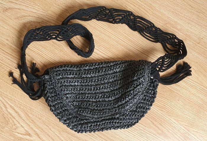BNWOT - A Lovely Dark Grey Bag - Long Shoulder Strap - Zip Close plus Pop Fastener - E