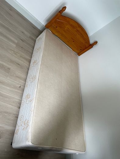 Single Wooden Bed Frame with Divan Base anud Mattress