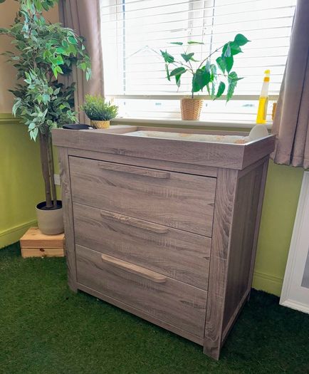 baby crib and baby changing chest of drawers