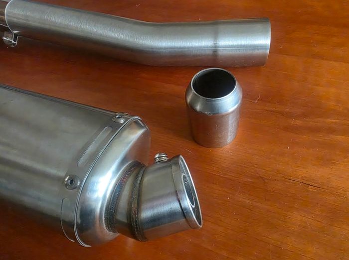 Suzuki Bandit GSF600 MK1 exhaust windscreen brackets
