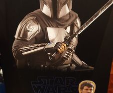 Hot Toys Star Wars The Mandalorian Chrome Mando