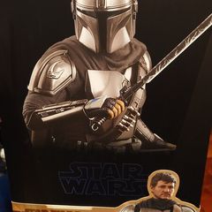 Hot Toys Star Wars The Mandalorian Chrome Mando