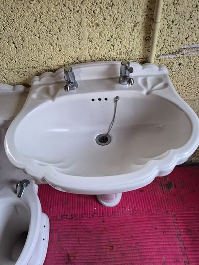 Bathroom suite