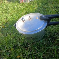 pressure cooker