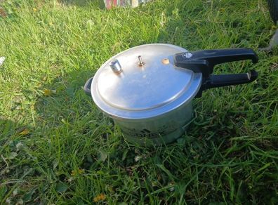pressure cooker