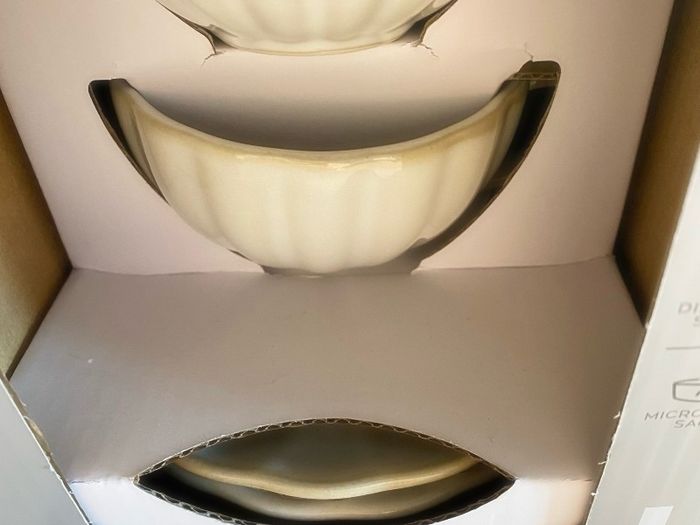 Crofton teapot and 4 matching teacups with saucers