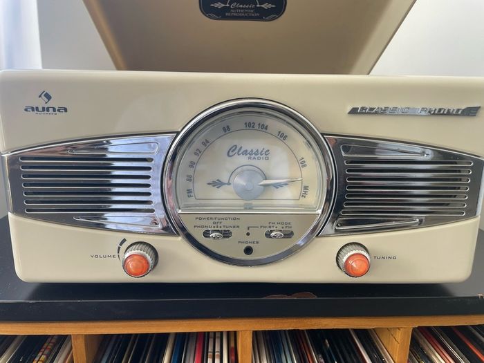 Vinyl player