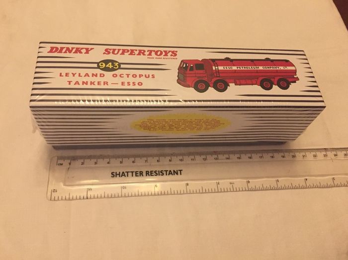 Dinky 943, Leyland Octopus Tanker - Esso. Brand new, mint in box