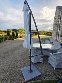 Cantilever Overhang Parosol