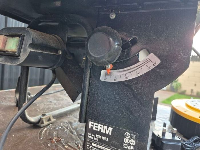 table saw not turning on for parts or repair