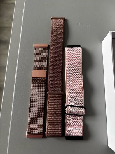 Fitbit Versa 4 (Pink Sand/Copper Rose) + Original Box & 3 Extra Straps