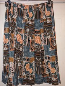 Perfect for Summer. stunning floral midi skirt