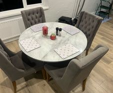 An amazing 43" round kitchen table and 4 chairs