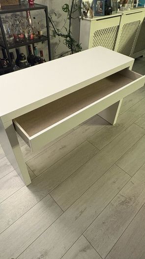 dressing table with drawer