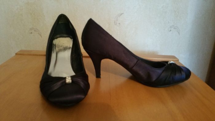 Elegant court shoes